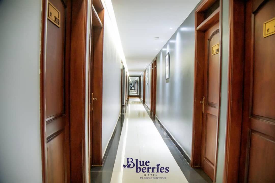 Blue Berries Hotel Entebbe Exteriör bild